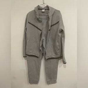 PreOwned Boys Nike Tech Suit